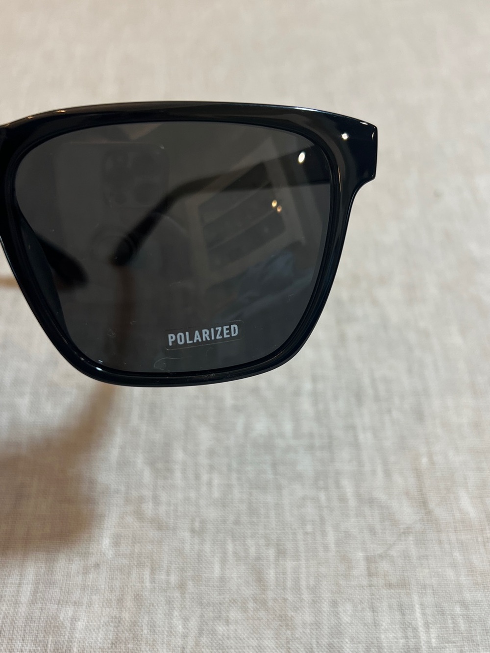 QUAY Unplugged Square Polarized Sunglasses in Black/Black Polarized. NWT - Picture 5 of 12